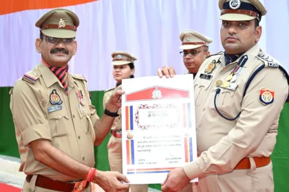 बरेली पुलिस लाइन ध्वजारोहण