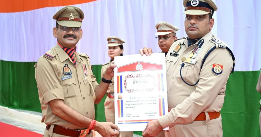 बरेली पुलिस लाइन ध्वजारोहण