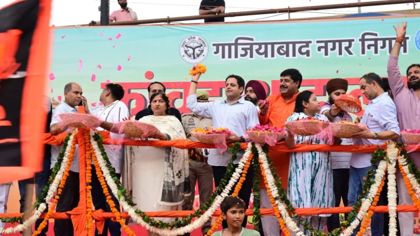 ghaziabad nagarnigam pushp varsha