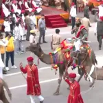 जयपुर तीज सवारी में 25 किलो पगड़ी पहने कलाकार