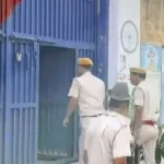 कोटपूतली जेल हंगामा मामले में मौके पर पहुंची पुलिस जांच करते हुए