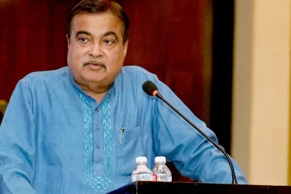 नितिन गडकरी संन्यास की अटकलों पर बयान देते हुए