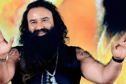 राम रहीम पैरोल पर सुनारिया जेल से रिहा होते हुए