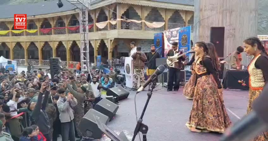 बद्रीनाथ शंख विवाद पर बयान देते कांग्रेस नेता सूर्यकांत धस्माना
