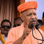 सीएम योगी मथुरा जन्माष्टमी कार्यक्रम में संबोधन देते हुए