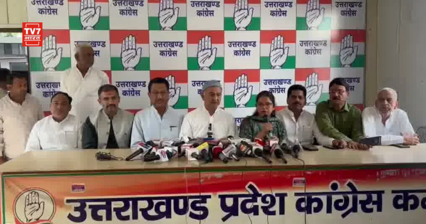 काजी निजामुद्दीन प्रेस वार्ता में चुनाव प्रक्रिया पर सवाल उठाते हुए
