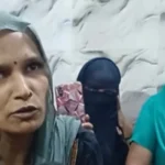 द्वारका करंट लगने से मौत में जलभराव के बीच बिजली का खंभा