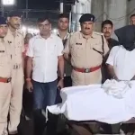 गया जंक्शन गांजा बरामदगी के दौरान ट्रेन कोच में रेल पुलिस की तलाशी