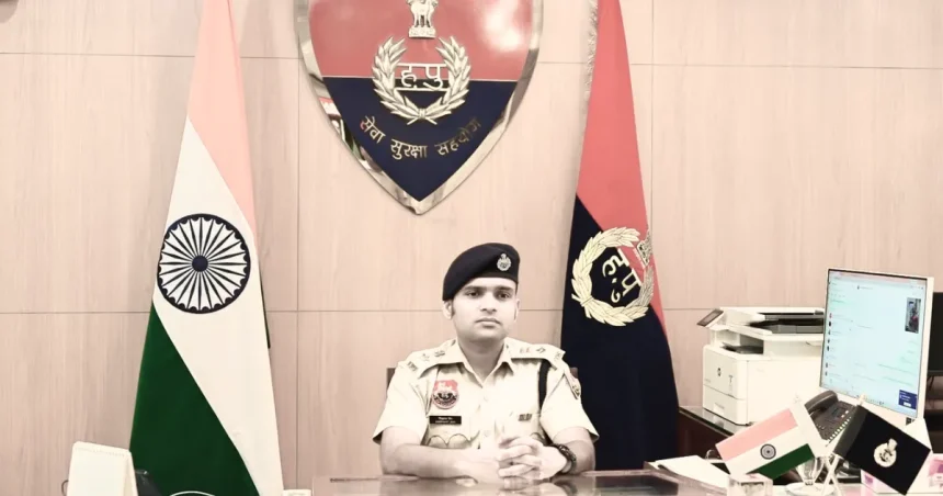Hisar Police Crackdown में जब्त अवैध हथियार और नशीले पदार्थ
