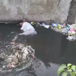 खुर्जा नाला प्रशासन लापरवाही टूटी सड़क