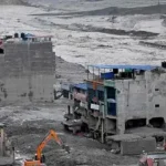 नेपाल बाढ़ त्रासदी में बचाव कार्य करती राहत टीम, मृतकों की संख्या 1000 पार