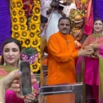 Parineeti Chopra Lalbagcha Raja — बप्पा के दर्शन करतीं एक्ट्रेस