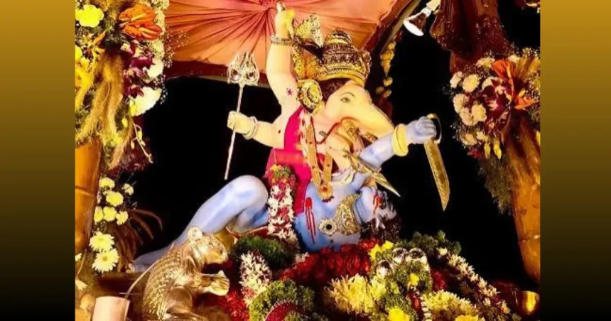 पुणे गणेशोत्सव में रंगारी गणपति की शोभायात्रा और पारंपरिक स्वागत।