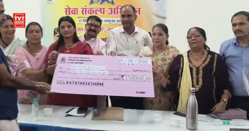 टनकपुर शिविर में जिलाधिकारी मनीष कुमार