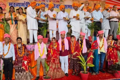उरई में मुख्यमंत्री सामूहिक विवाह योजना के तहत आयोजित सामूहिक विवाह समारोह