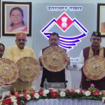 बनबसा कैबिनेट बैठक स्थल पर पहुंचे मुख्यमंत्री पुष्कर सिंह धामी का फूल मालाओं से स्वागत