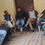 चंपावत में सहकारी कर्मचारियों की हड़ताल के दौरान समिति में लगी तालाबंदी
