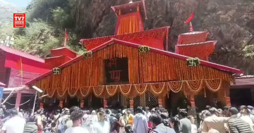 चारधाम यात्रा रिकॉर्ड के दौरान दर्शन के लिए पहुंचे श्रद्धालु