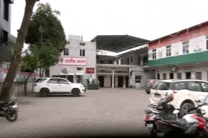 छात्रसंघ चुनाव प्रतिमा सिंह: देहरादून में मीडिया से बात करती कांग्रेस प्रवक्ता